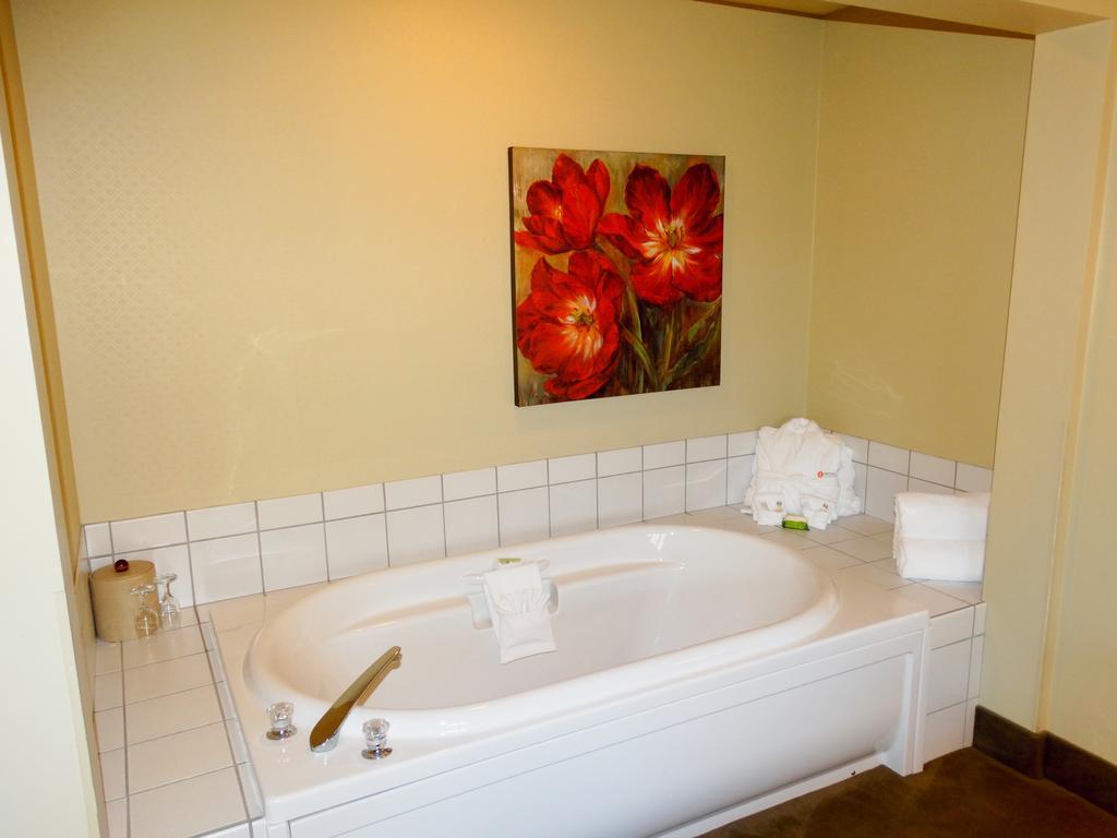 Amsterdam Inn & Suites ساسكس المظهر الخارجي الصورة