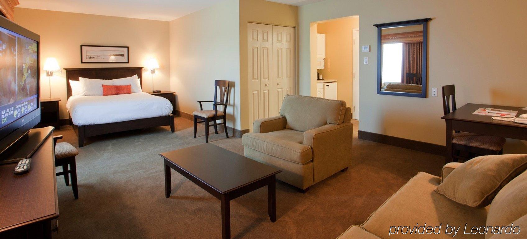 Amsterdam Inn & Suites ساسكس المظهر الخارجي الصورة
