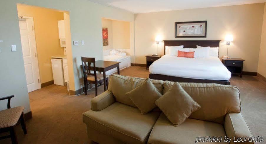 Amsterdam Inn & Suites ساسكس المظهر الخارجي الصورة